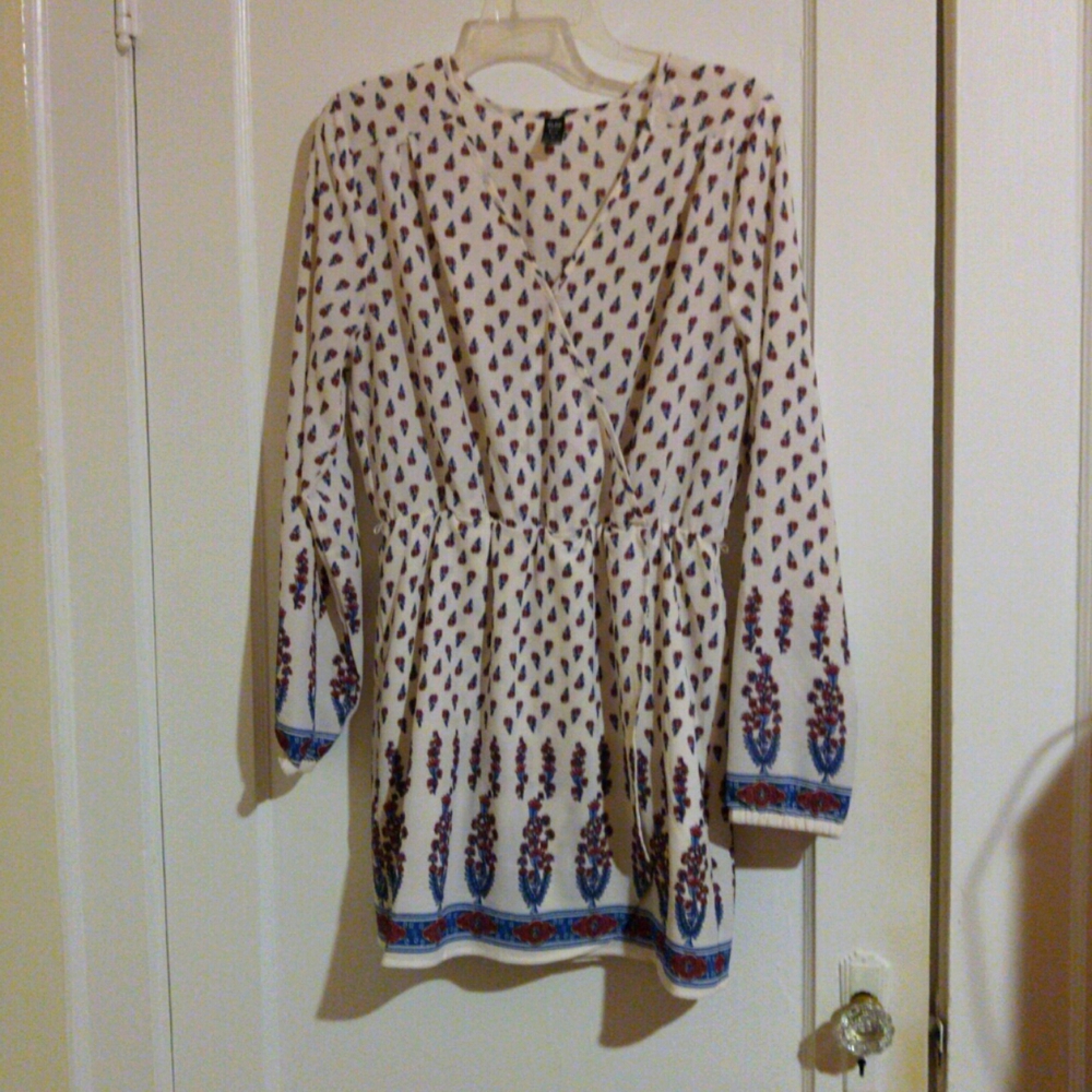 it's me light weight long sleeve floral faux wrap dress size large